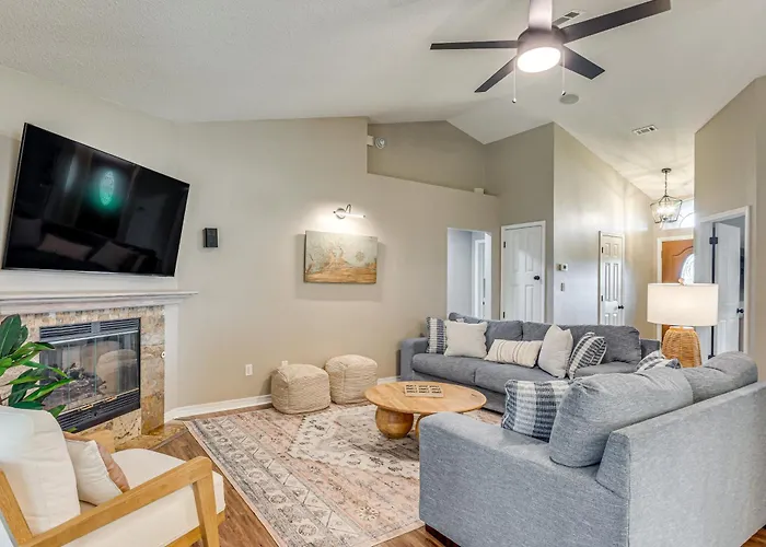 Beautiful Home- Salt Water Pool Holiday home Pensacola