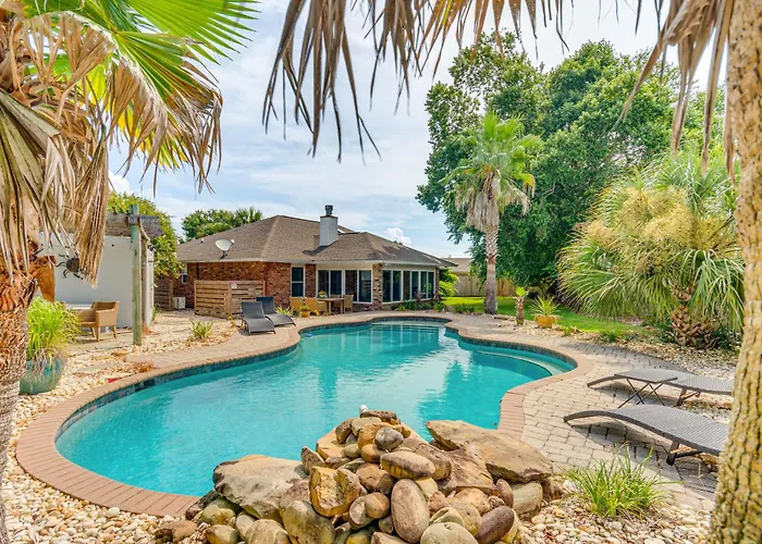 Holiday home Beautiful Home- Salt Water Pool